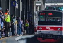 Keributan Rumah Tangga di KRL Berakhir di Bekasi Timur, Pasutri Diturunkan