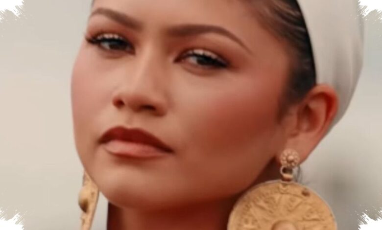 Anting Artefak Kuno di Telinga Zendaya Dipersoalkan, Ini Risiko yang Disorot