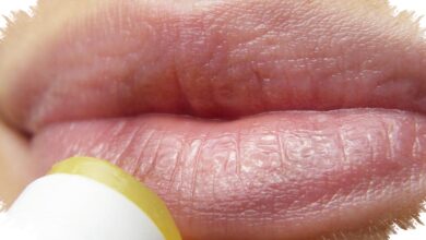 Bibir Terasa Makin Kering setelah Lip Balm? Kandungan Ini Bisa Jadi Pemicunya