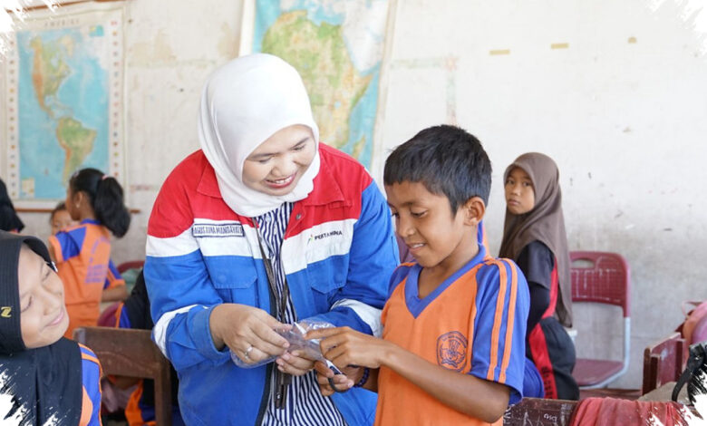 Dari Sampah ke Karya Kreatif, Program SEKAR Mengubah Kebiasaan Siswa Pesisir