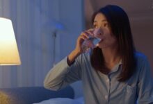 Minum Air Tengah Malam Tak Merusak Ginjal, tetapi Bisa Mengganggu Tidur