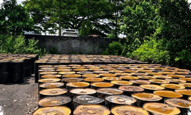 250 Drum Aspal Bantuan Jatim Masih Tersimpan, Keluhan Jalan Rusak Tulungagung Berlanjut