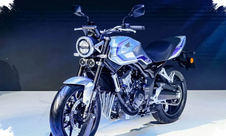 Honda CB400 Super Four Kembali dengan E-Clutch, Klasik tetapi Tak Ketinggalan Zaman