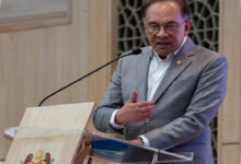 Anwar Akan Jelaskan Kerugian KWAP di eFishery, Dana Pensiun PNS Malaysia Terimbas
