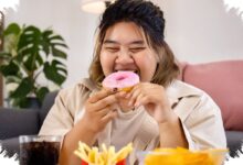 5 Kebiasaan Makan Sepele yang Bisa Mengganggu Kesehatan dalam Jangka Panjang