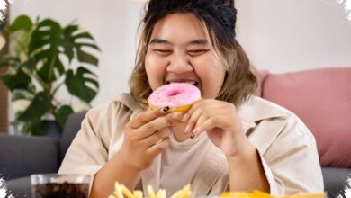 5 Kebiasaan Makan Sepele yang Bisa Mengganggu Kesehatan dalam Jangka Panjang