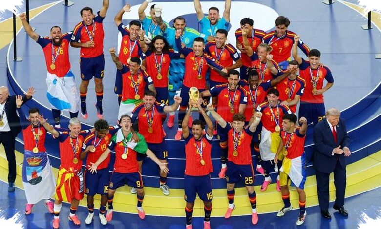 Trump Bertahan di Podium saat Rodri Angkat Trofi, Momen Spanyol Terekam