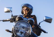 Sering Naik Motor Bikin Kulit Rentan Kusam, 3 Perlindungan yang Jangan Dilewatkan