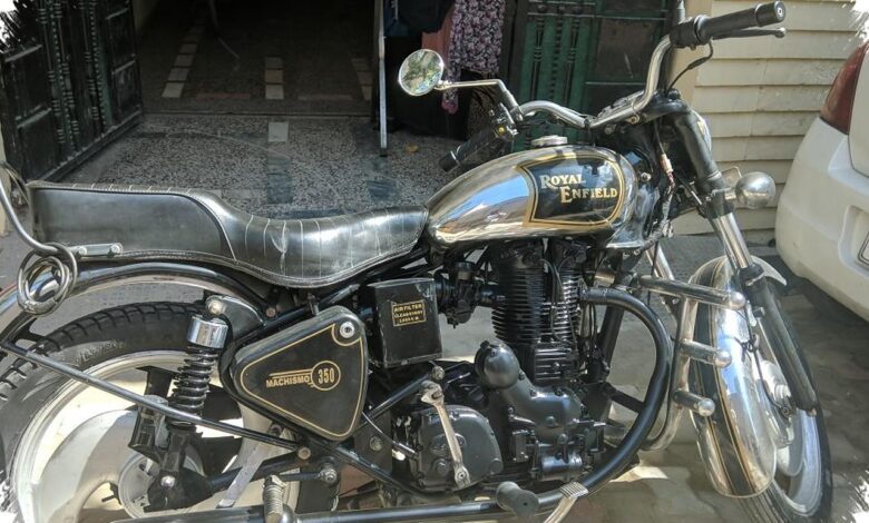 Royal Enfield Machismo 350 Menolak Tua, Thump Klasiknya Masih Memikat Rider