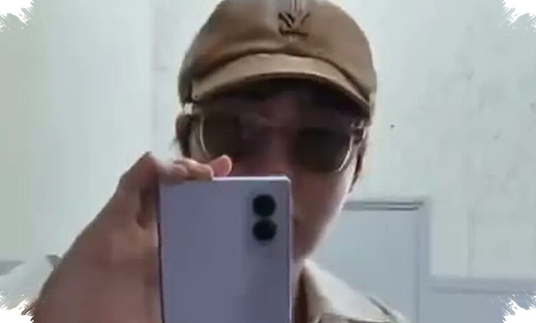 J-Hope Terlihat Membawa Galaxy Z Fold8, Desain Lebih Lebar Muncul Sebelum Unpacked