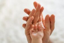 6 Kebiasaan Sederhana agar Anak Tetap Berempati saat Dunia Terasa Mengkhawatirkan