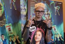Reza Arap Bawa Bunga Matahari untuk Lula Lahfah, Harap Ada Ruang di Tiap Bioskop