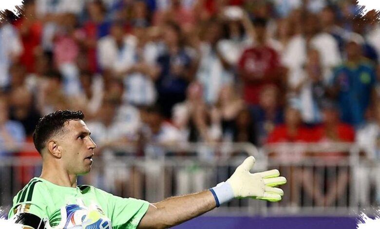 Kalah di Final Piala Dunia 2026, Rencana Pensiun Emi Martinez dari Argentina Tertunda