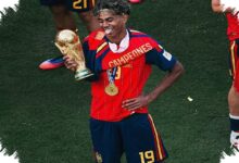 Di Tengah Selebrasi Juara Dunia, Lamine Yamal Jadi Satu-satunya yang Dipeluk Raja Spanyol