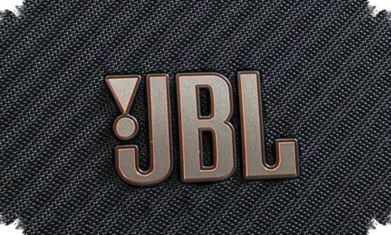 JBL Vienna Bukan Speaker Biasa, Layar 18,5 Inci Ini Menampilkan Lirik Lagu