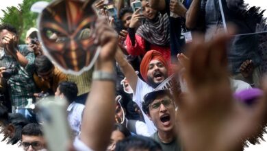 Topeng Kecoak di Demo Gen Z India, 180 Orang Terluka dan Menteri Dituntut Mundur