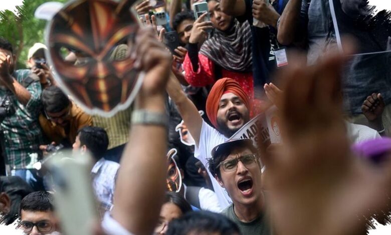 Topeng Kecoak di Demo Gen Z India, 180 Orang Terluka dan Menteri Dituntut Mundur