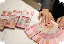 Rupiah Dekati Rp18.000 saat Emas Melonjak, Sinyal Investor Memburu Safe Haven