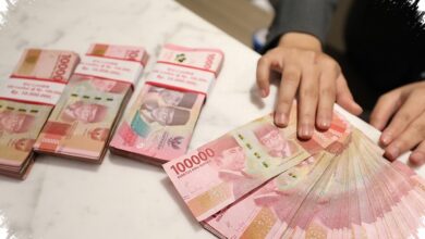 Rupiah Dekati Rp18.000 saat Emas Melonjak, Sinyal Investor Memburu Safe Haven