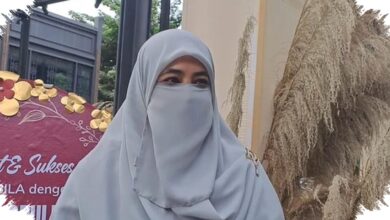 Umi Pipik Menangis di Pernikahan Nathalie Holscher, Pesan Adzam Membekas