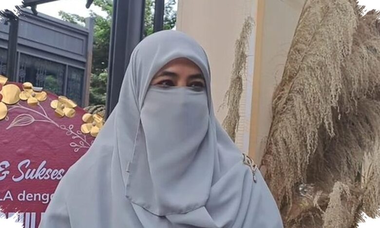 Umi Pipik Menangis di Pernikahan Nathalie Holscher, Pesan Adzam Membekas