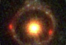 JWST Menangkap Cincin Einstein Terjauh, Galaksi Purba Ini Terlalu Padat