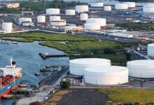 Brent Tembus US$94 setelah 11 Malam Serangan AS ke Iran, Jalur Minyak Terancam