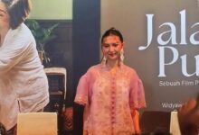 Jalan Pulang Membuat Kebaya Lebih Personal lewat Relasi Sheila Dara dan Widyawati
