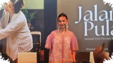 Jalan Pulang Membuat Kebaya Lebih Personal lewat Relasi Sheila Dara dan Widyawati