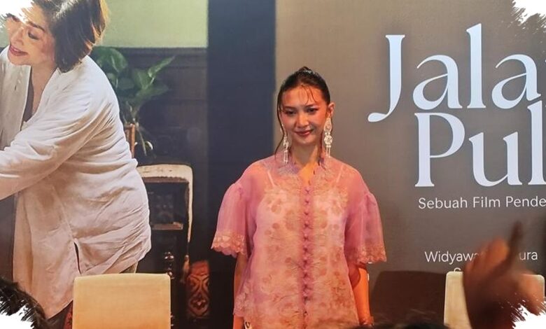 Jalan Pulang Membuat Kebaya Lebih Personal lewat Relasi Sheila Dara dan Widyawati